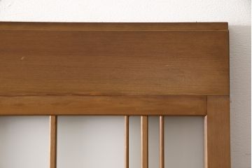 ガラス戸2枚をリペア&カスタム!高さと幅をリサイズし、ガラスはすりガラスへ差し替え、戸車取付け。戸枠を製作し、現状の色味を活かした木あじ仕上げ。(建具、引き戸)