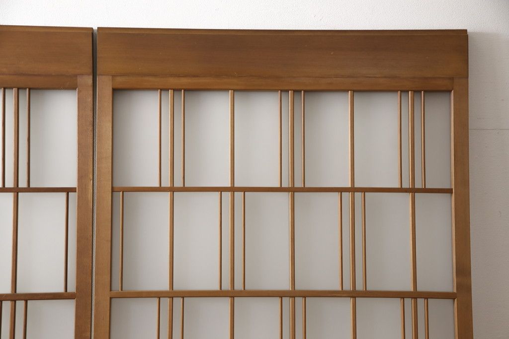 ガラス戸2枚をリペア&カスタム!高さと幅をリサイズし、ガラスはすりガラスへ差し替え、戸車取付け。戸枠を製作し、現状の色味を活かした木あじ仕上げ。(建具、引き戸)