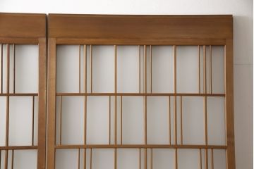 ガラス戸2枚をリペア&カスタム!高さと幅をリサイズし、ガラスはすりガラスへ差し替え、戸車取付け。戸枠を製作し、現状の色味を活かした木あじ仕上げ。(建具、引き戸)