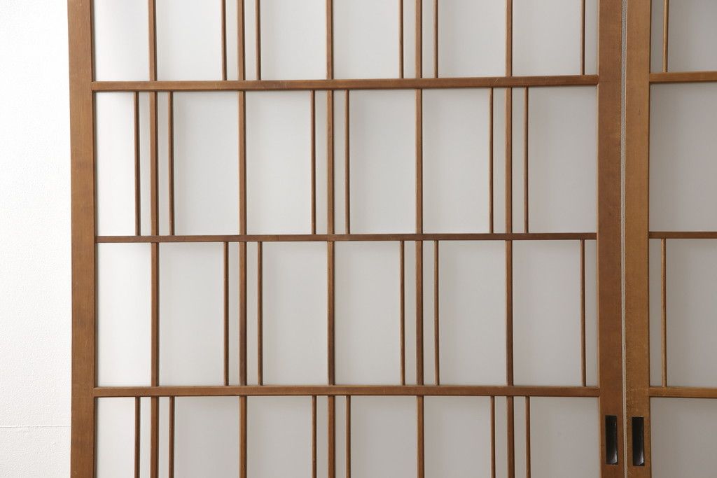 ガラス戸2枚をリペア&カスタム!高さと幅をリサイズし、ガラスはすりガラスへ差し替え、戸車取付け。戸枠を製作し、現状の色味を活かした木あじ仕上げ。(建具、引き戸)