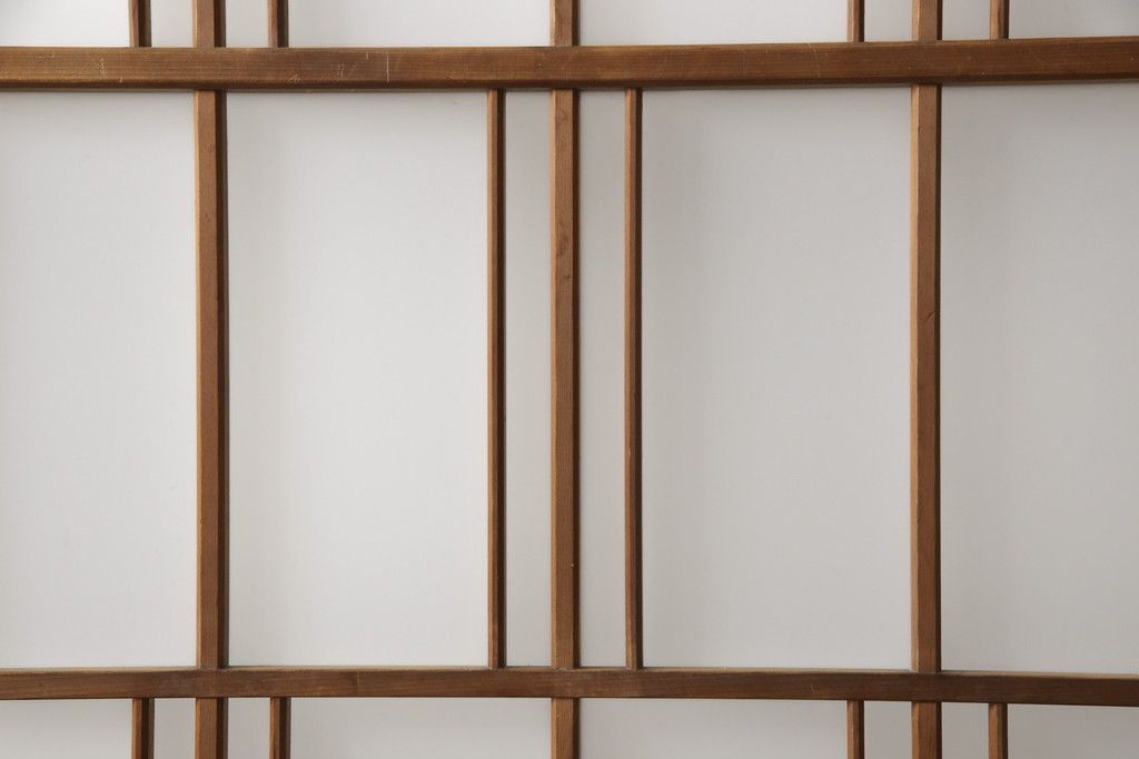 ガラス戸2枚をリペア&カスタム!高さと幅をリサイズし、ガラスはすりガラスへ差し替え、戸車取付け。戸枠を製作し、現状の色味を活かした木あじ仕上げ。(建具、引き戸)