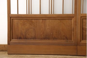 ガラス戸2枚をリペア&カスタム!高さと幅をリサイズし、ガラスはすりガラスへ差し替え、戸車取付け。戸枠を製作し、現状の色味を活かした木あじ仕上げ。(建具、引き戸)