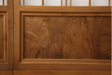 ガラス戸2枚をリペア&カスタム!高さと幅をリサイズし、ガラスはすりガラスへ差し替え、戸車取付け。戸枠を製作し、現状の色味を活かした木あじ仕上げ。(建具、引き戸)