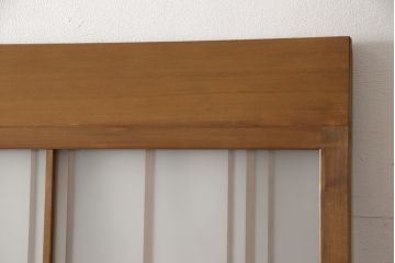 ガラス戸2枚をリペア&カスタム!高さと幅をリサイズし、ガラスはすりガラスへ差し替え、戸車取付け。戸枠を製作し、現状の色味を活かした木あじ仕上げ。(建具、引き戸)