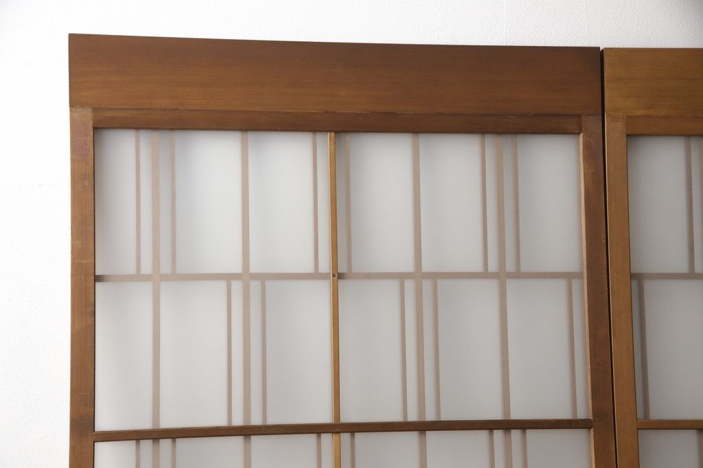 ガラス戸2枚をリペア&カスタム!高さと幅をリサイズし、ガラスはすりガラスへ差し替え、戸車取付け。戸枠を製作し、現状の色味を活かした木あじ仕上げ。(建具、引き戸)