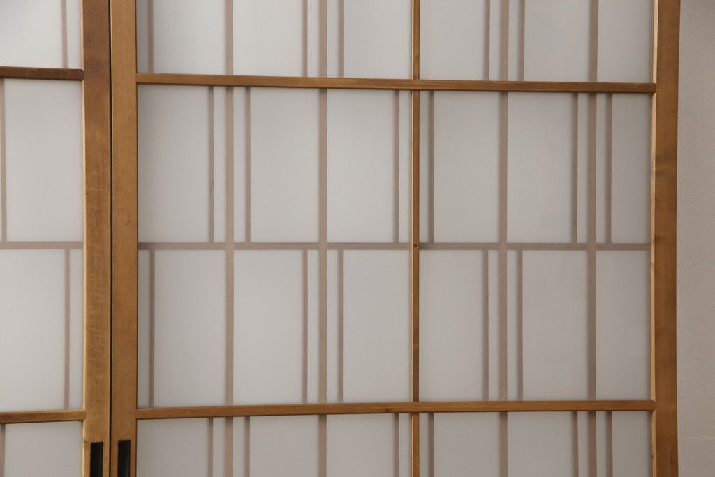 ガラス戸2枚をリペア&カスタム!高さと幅をリサイズし、ガラスはすりガラスへ差し替え、戸車取付け。戸枠を製作し、現状の色味を活かした木あじ仕上げ。(建具、引き戸)