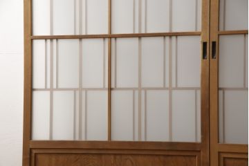 ガラス戸2枚をリペア&カスタム!高さと幅をリサイズし、ガラスはすりガラスへ差し替え、戸車取付け。戸枠を製作し、現状の色味を活かした木あじ仕上げ。(建具、引き戸)