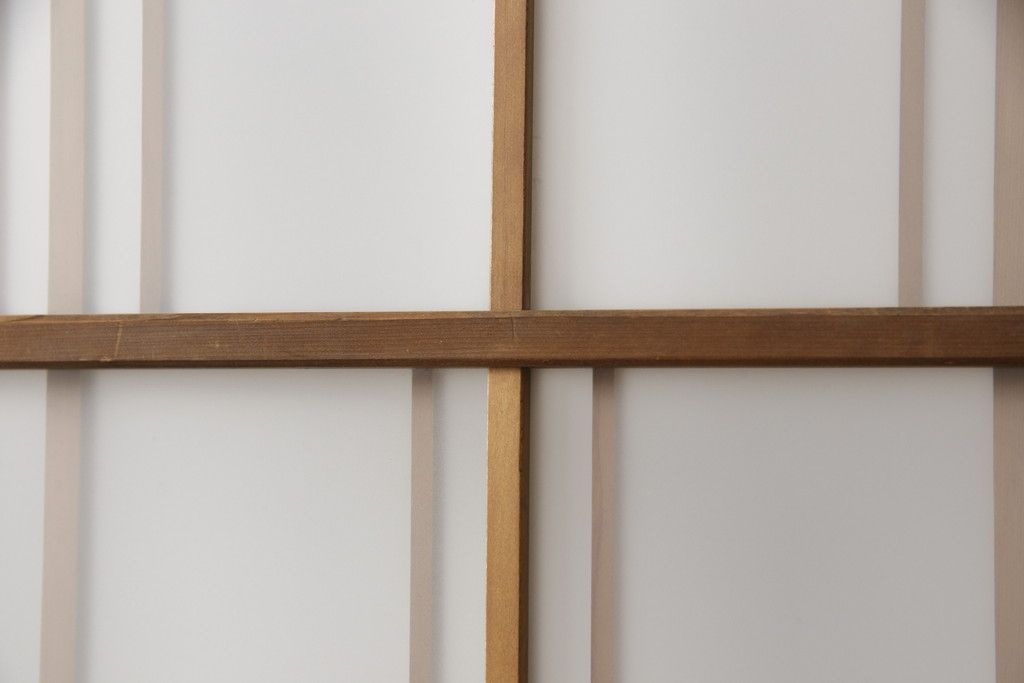 ガラス戸2枚をリペア&カスタム!高さと幅をリサイズし、ガラスはすりガラスへ差し替え、戸車取付け。戸枠を製作し、現状の色味を活かした木あじ仕上げ。(建具、引き戸)