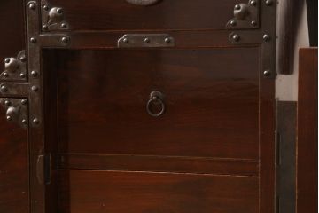 ローボードをリペア&カスタム!鉄脚を取り付け、側面に埋め木加工を施し、本体は現状の色味を活かして仕上げ。(ローチェスト、テレビ台、引き出し、和たんす、時代箪笥)