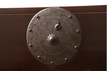 ローボードをリペア&カスタム!鉄脚を取り付け、側面に埋め木加工を施し、本体は現状の色味を活かして仕上げ。(ローチェスト、テレビ台、引き出し、和たんす、時代箪笥)