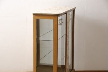 キャビネットの見た目は変えずに綺麗にリペア!修繕箇所は本体と馴染ませ、木部は現状の品物に合わせて着色。(キュリオケース、ガラスケース、ショーケース、陳列棚、飾り棚、イギリス、英国)