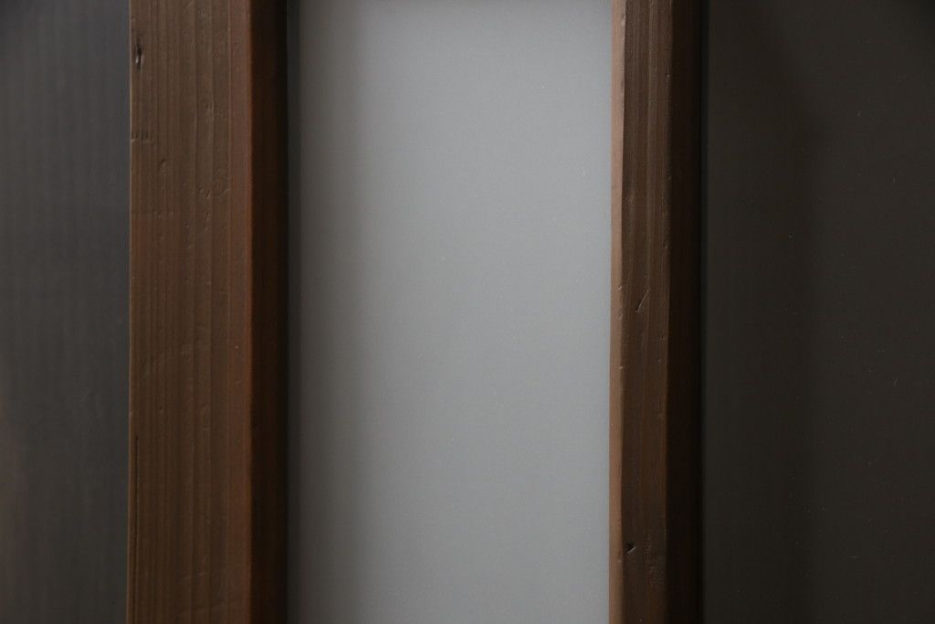 ガラス扉をリペア&カスタム!高さと幅をリサイズし、ガラスは指定箇所にクリアガラス・すりガラス・緑の色ガラスをレイアウト。本体は濃い茶色のワックス仕上げ。(木製ドア、建具)