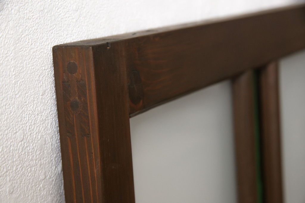 ガラス扉をリペア&カスタム!高さと幅をリサイズし、ガラスは指定箇所にクリアガラス・すりガラス・緑の色ガラスをレイアウト。本体は濃い茶色のワックス仕上げ。(木製ドア、建具)