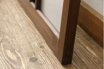 ガラス扉をリペア&カスタム!高さと幅をリサイズし、ガラスは指定箇所にクリアガラス・すりガラス・緑の色ガラスをレイアウト。本体は濃い茶色のワックス仕上げ。(木製ドア、建具)