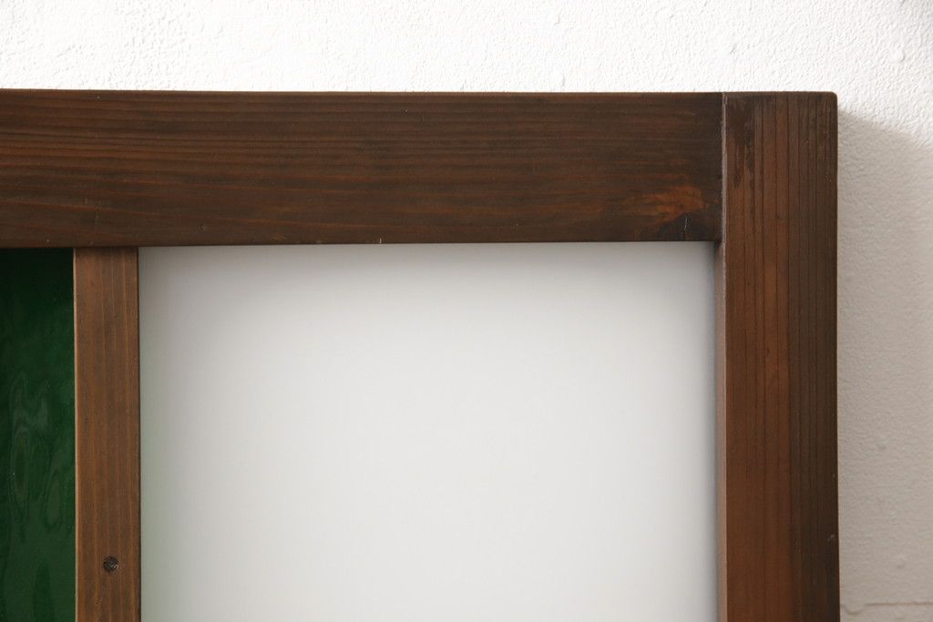 ガラス扉をリペア&カスタム!高さと幅をリサイズし、ガラスは指定箇所にクリアガラス・すりガラス・緑の色ガラスをレイアウト。本体は濃い茶色のワックス仕上げ。(木製ドア、建具)