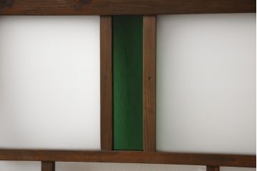 ガラス扉をリペア&カスタム!高さと幅をリサイズし、ガラスは指定箇所にクリアガラス・すりガラス・緑の色ガラスをレイアウト。本体は濃い茶色のワックス仕上げ。(木製ドア、建具)