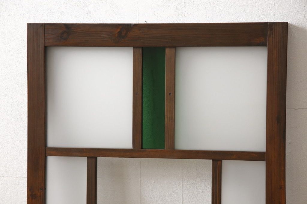 ガラス扉をリペア&カスタム!高さと幅をリサイズし、ガラスは指定箇所にクリアガラス・すりガラス・緑の色ガラスをレイアウト。本体は濃い茶色のワックス仕上げ。(木製ドア、建具)