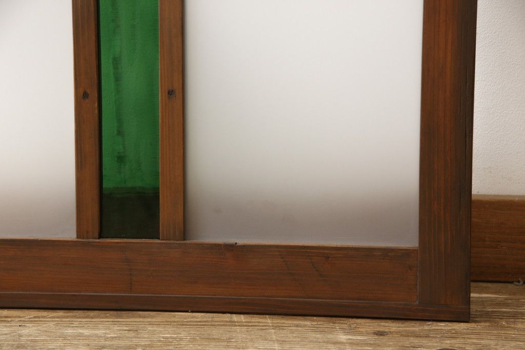 ガラス扉をリペア&カスタム!高さと幅をリサイズし、ガラスは指定箇所にクリアガラス・すりガラス・緑の色ガラスをレイアウト。本体は濃い茶色のワックス仕上げ。(木製ドア、建具)