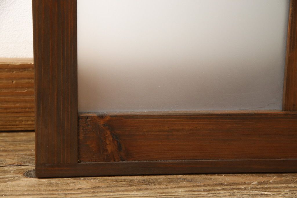 ガラス扉をリペア&カスタム!高さと幅をリサイズし、ガラスは指定箇所にクリアガラス・すりガラス・緑の色ガラスをレイアウト。本体は濃い茶色のワックス仕上げ。(木製ドア、建具)