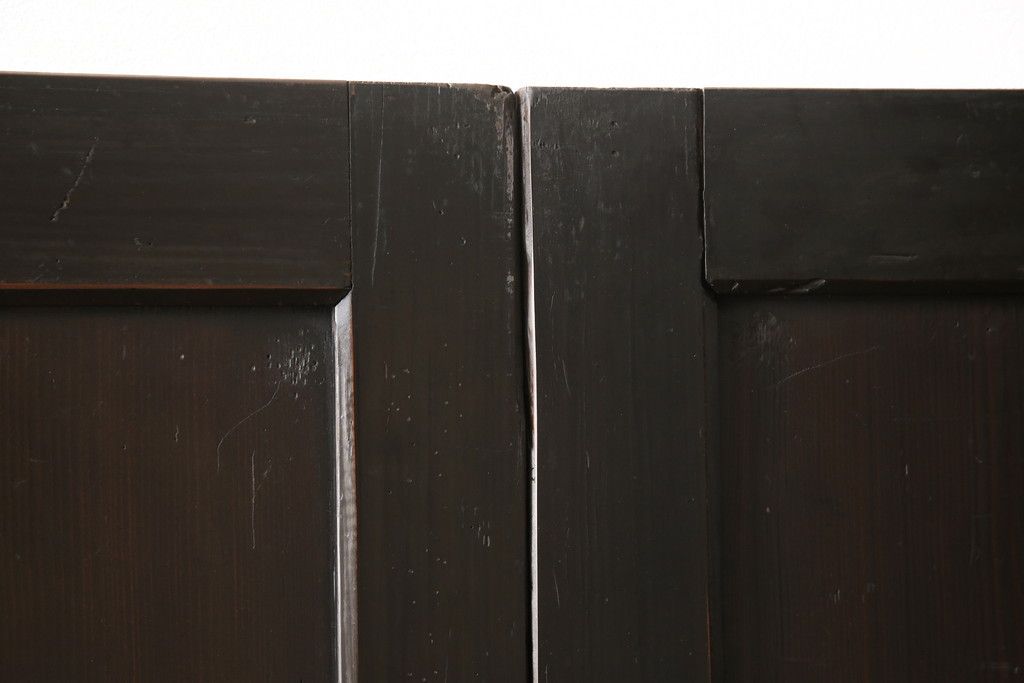 板戸4枚をリペア&カスタム!引手は加工し、1番使いやすい位置に取り付け。本体は現状の色味を活かして着色。(帯戸、引き戸)