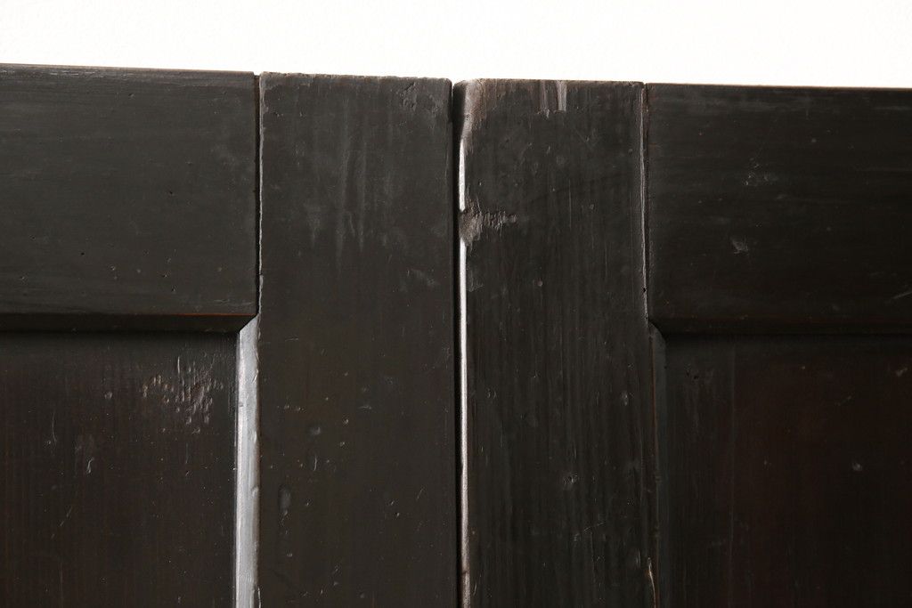 板戸4枚をリペア&カスタム!引手は加工し、1番使いやすい位置に取り付け。本体は現状の色味を活かして着色。(帯戸、引き戸)