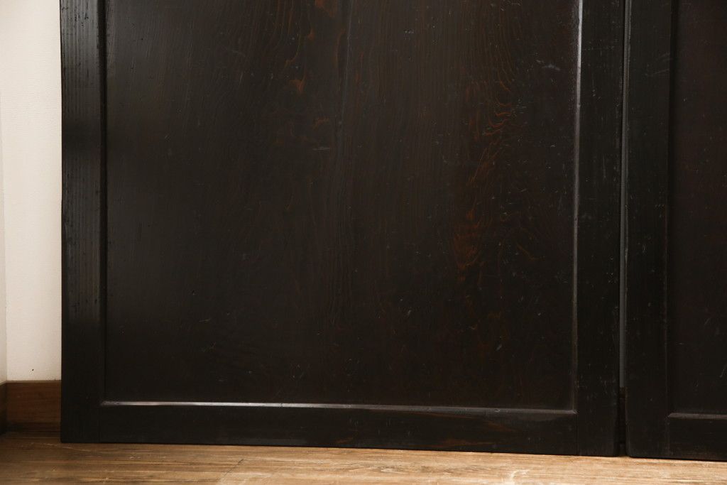 板戸4枚をリペア&カスタム!引手は加工し、1番使いやすい位置に取り付け。本体は現状の色味を活かして着色。(帯戸、引き戸)