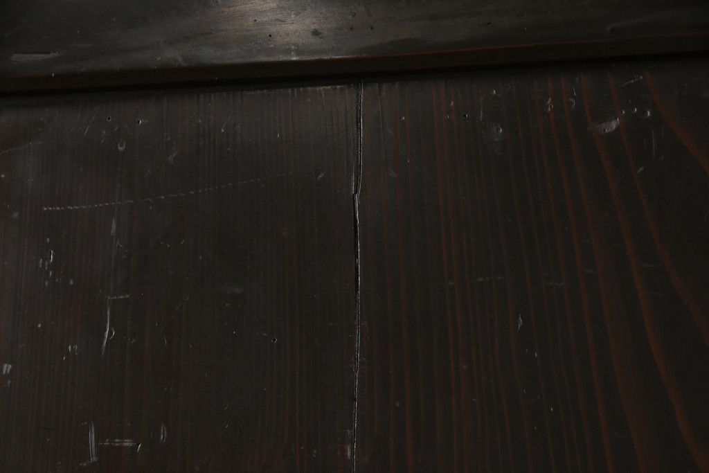 板戸4枚をリペア&カスタム!引手は加工し、1番使いやすい位置に取り付け。本体は現状の色味を活かして着色。(帯戸、引き戸)