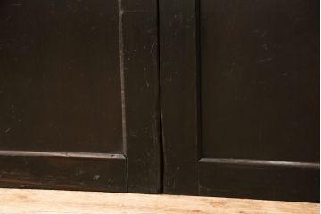 板戸4枚をリペア&カスタム!引手は加工し、1番使いやすい位置に取り付け。本体は現状の色味を活かして着色。(帯戸、引き戸)