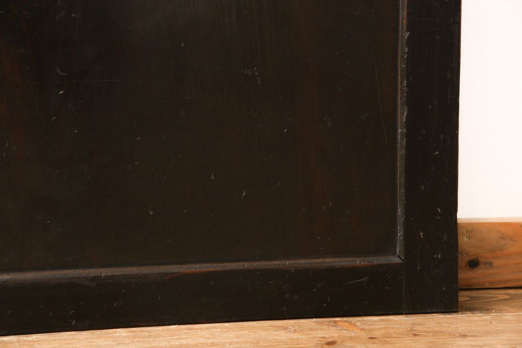 板戸4枚をリペア&カスタム!引手は加工し、1番使いやすい位置に取り付け。本体は現状の色味を活かして着色。(帯戸、引き戸)