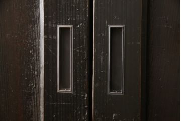 板戸4枚をリペア&カスタム!引手は加工し、1番使いやすい位置に取り付け。本体は現状の色味を活かして着色。(帯戸、引き戸)