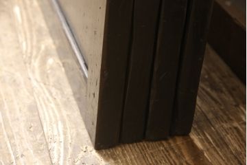 板戸4枚をリペア&カスタム!引手は加工し、1番使いやすい位置に取り付け。本体は現状の色味を活かして着色。(帯戸、引き戸)