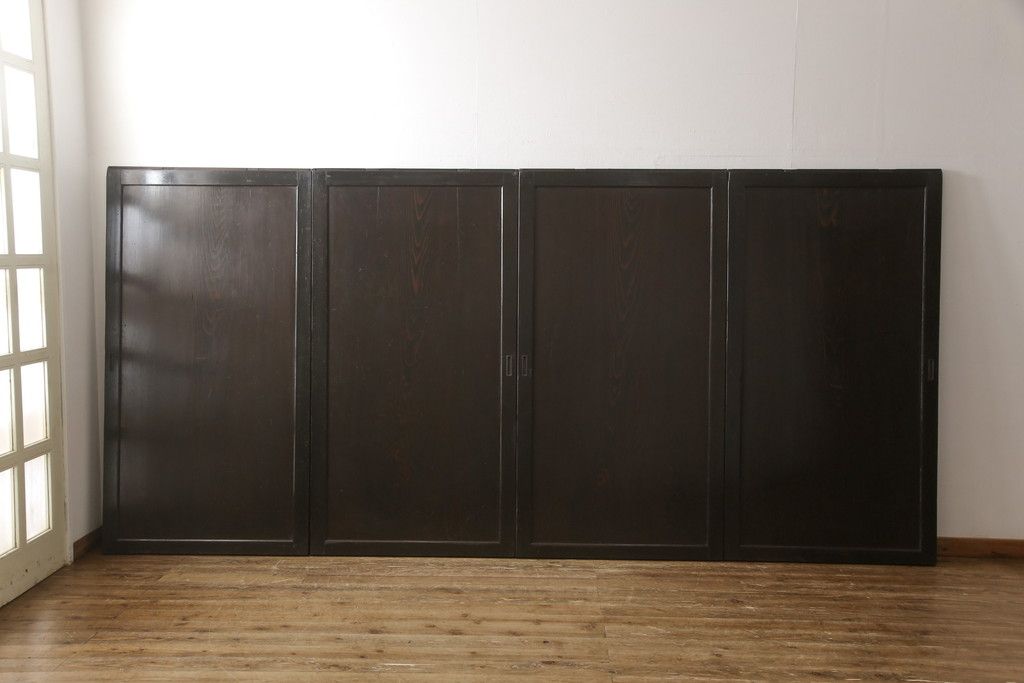 板戸4枚をリペア&カスタム!引手は加工し、1番使いやすい位置に取り付け。本体は現状の色味を活かして着色。(帯戸、引き戸)