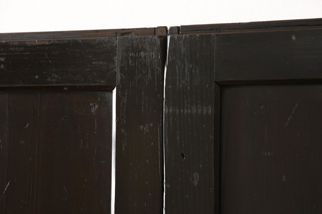 板戸4枚をリペア&カスタム!引手は加工し、1番使いやすい位置に取り付け。本体は現状の色味を活かして着色。(帯戸、引き戸)