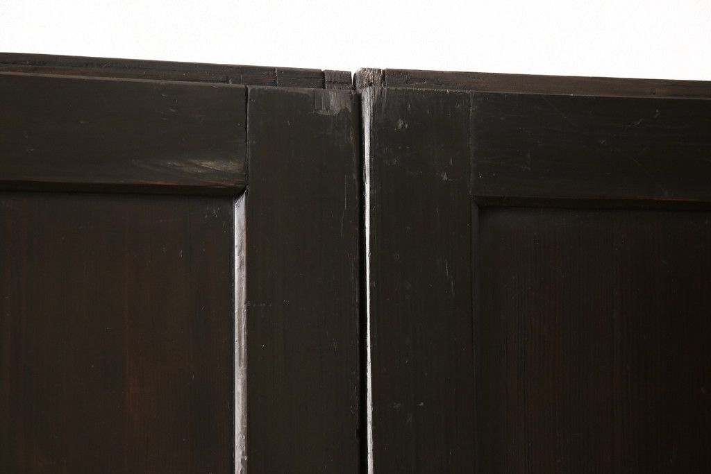 板戸4枚をリペア&カスタム!引手は加工し、1番使いやすい位置に取り付け。本体は現状の色味を活かして着色。(帯戸、引き戸)