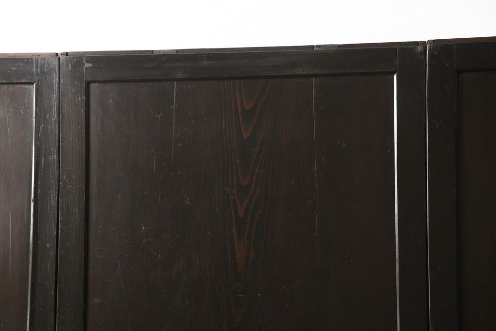 板戸4枚をリペア&カスタム!引手は加工し、1番使いやすい位置に取り付け。本体は現状の色味を活かして着色。(帯戸、引き戸)