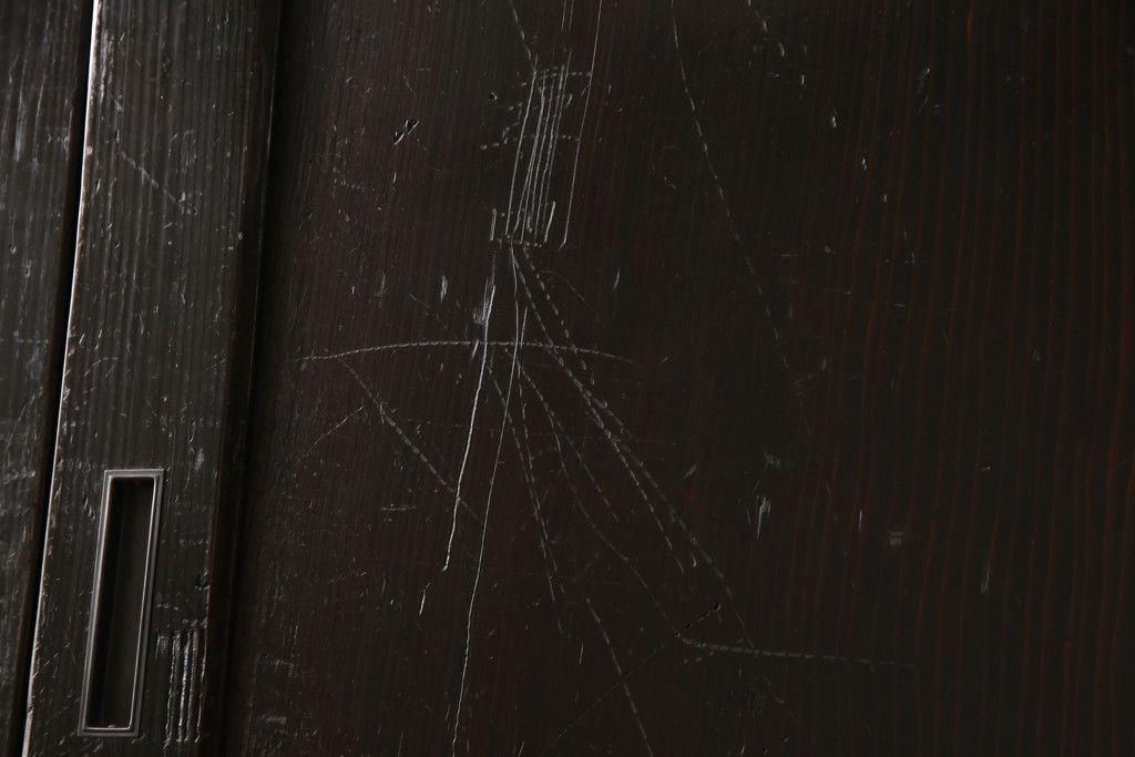 板戸4枚をリペア&カスタム!引手は加工し、1番使いやすい位置に取り付け。本体は現状の色味を活かして着色。(帯戸、引き戸)