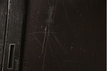 板戸4枚をリペア&カスタム!引手は加工し、1番使いやすい位置に取り付け。本体は現状の色味を活かして着色。(帯戸、引き戸)