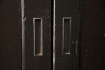 板戸4枚をリペア&カスタム!引手は加工し、1番使いやすい位置に取り付け。本体は現状の色味を活かして着色。(帯戸、引き戸)