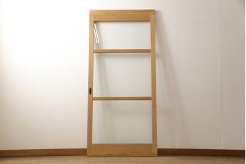 ガラス戸をリペア&カスタム!高さと幅をリサイズし、表の引き手そのままに、裏は似たものを取り付け。本体は現状の色味や雰囲気を残しつつクリアワックスにて仕上げ。(引き戸、玄関戸)