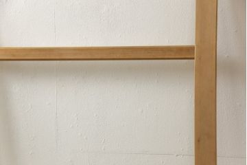 ガラス戸をリペア&カスタム!高さと幅をリサイズし、表の引き手そのままに、裏は似たものを取り付け。本体は現状の色味や雰囲気を残しつつクリアワックスにて仕上げ。(引き戸、玄関戸)