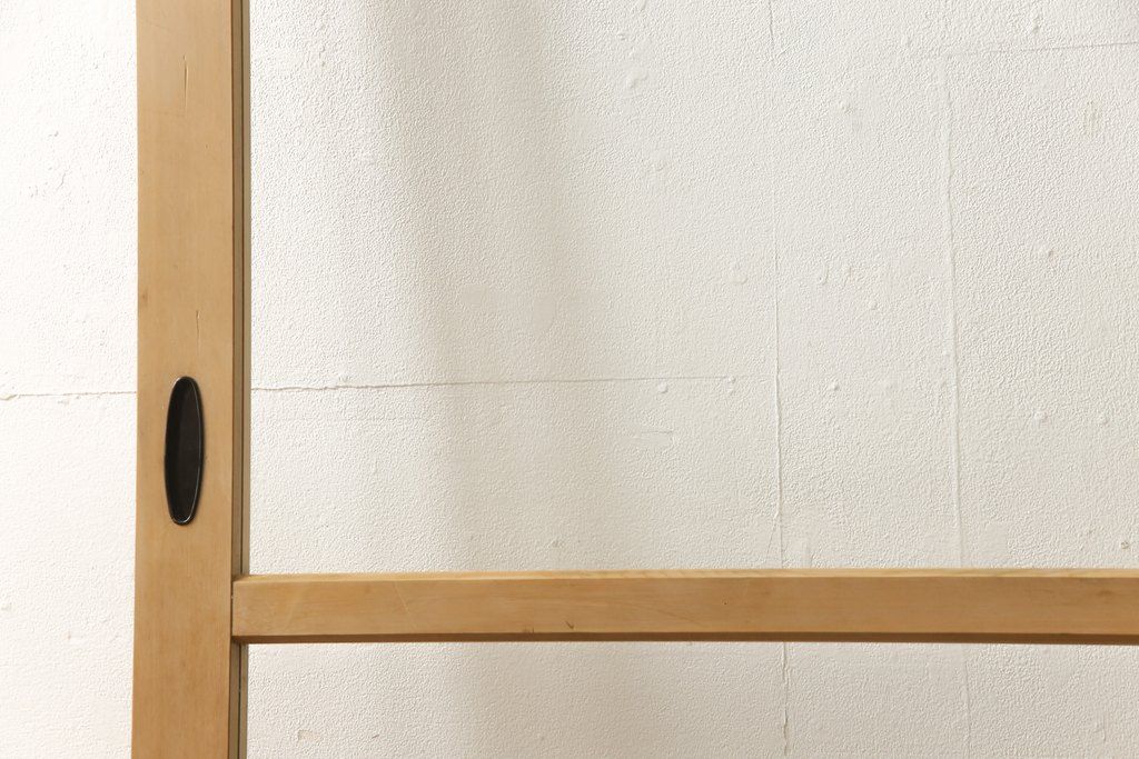 ガラス戸をリペア&カスタム!高さと幅をリサイズし、表の引き手そのままに、裏は似たものを取り付け。本体は現状の色味や雰囲気を残しつつクリアワックスにて仕上げ。(引き戸、玄関戸)