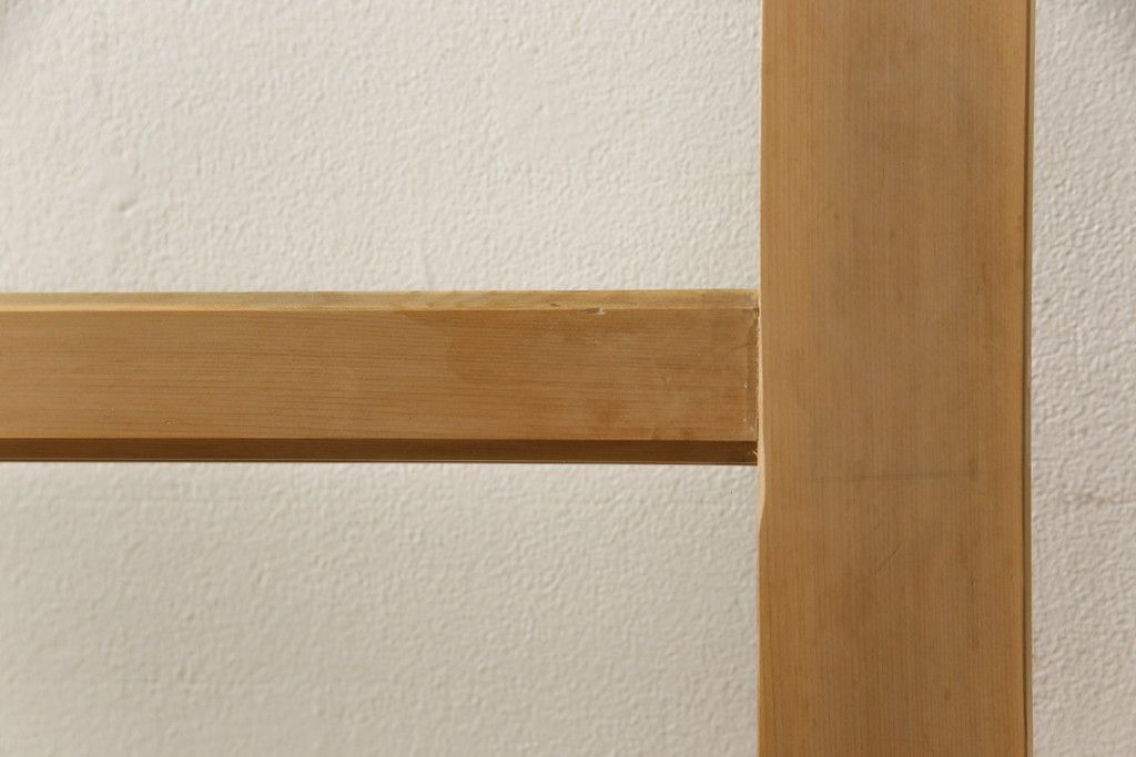 ガラス戸をリペア&カスタム!高さと幅をリサイズし、表の引き手そのままに、裏は似たものを取り付け。本体は現状の色味や雰囲気を残しつつクリアワックスにて仕上げ。(引き戸、玄関戸)