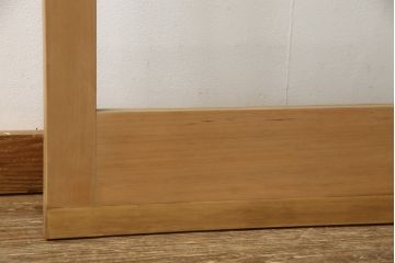 ガラス戸をリペア&カスタム!高さと幅をリサイズし、表の引き手そのままに、裏は似たものを取り付け。本体は現状の色味や雰囲気を残しつつクリアワックスにて仕上げ。(引き戸、玄関戸)