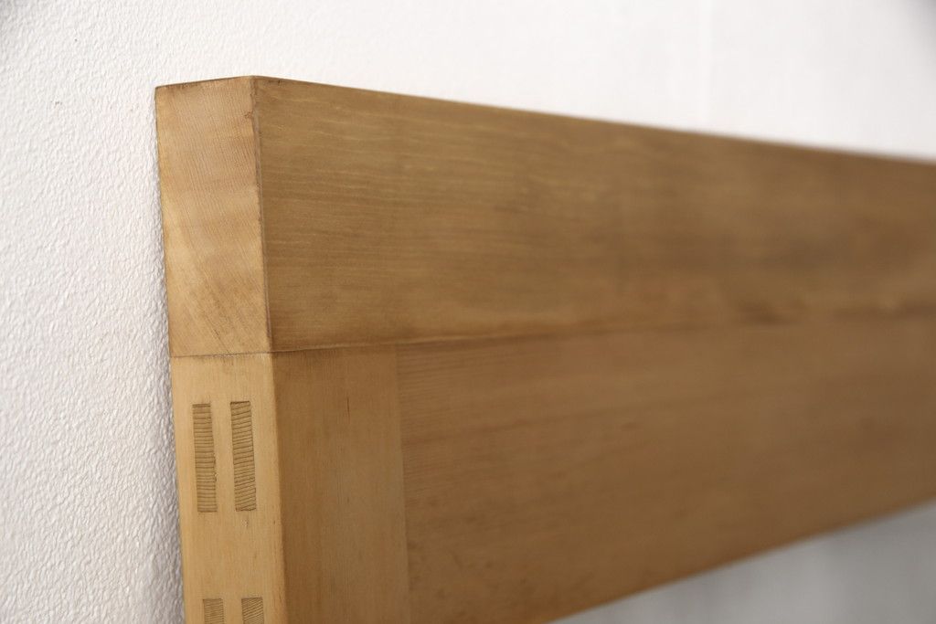 ガラス戸をリペア&カスタム!高さと幅をリサイズし、表の引き手そのままに、裏は似たものを取り付け。本体は現状の色味や雰囲気を残しつつクリアワックスにて仕上げ。(引き戸、玄関戸)