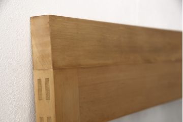 ガラス戸をリペア&カスタム!高さと幅をリサイズし、表の引き手そのままに、裏は似たものを取り付け。本体は現状の色味や雰囲気を残しつつクリアワックスにて仕上げ。(引き戸、玄関戸)