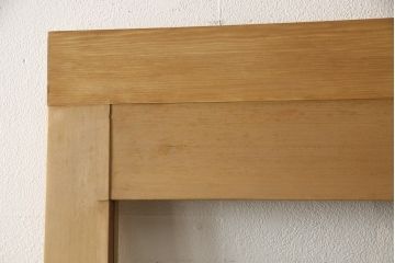 ガラス戸をリペア&カスタム!高さと幅をリサイズし、表の引き手そのままに、裏は似たものを取り付け。本体は現状の色味や雰囲気を残しつつクリアワックスにて仕上げ。(引き戸、玄関戸)