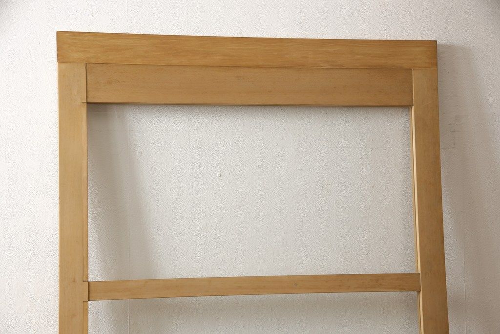 ガラス戸をリペア&カスタム!高さと幅をリサイズし、表の引き手そのままに、裏は似たものを取り付け。本体は現状の色味や雰囲気を残しつつクリアワックスにて仕上げ。(引き戸、玄関戸)