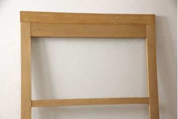 ガラス戸をリペア&カスタム!高さと幅をリサイズし、表の引き手そのままに、裏は似たものを取り付け。本体は現状の色味や雰囲気を残しつつクリアワックスにて仕上げ。(引き戸、玄関戸)