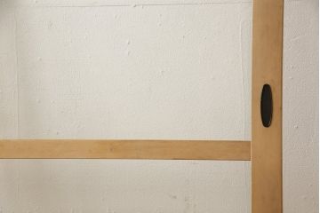 ガラス戸をリペア&カスタム!高さと幅をリサイズし、表の引き手そのままに、裏は似たものを取り付け。本体は現状の色味や雰囲気を残しつつクリアワックスにて仕上げ。(引き戸、玄関戸)