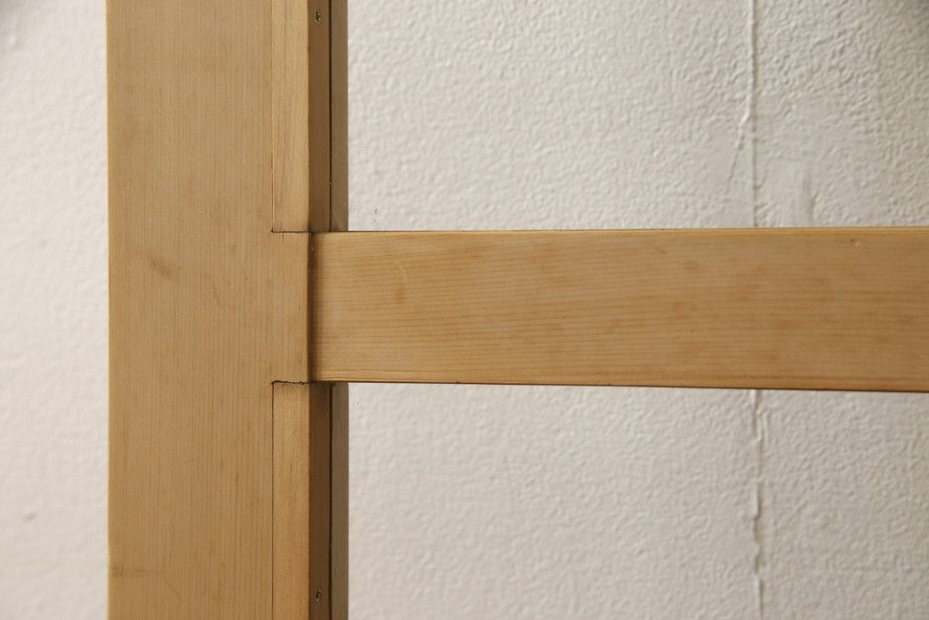 ガラス戸をリペア&カスタム!高さと幅をリサイズし、表の引き手そのままに、裏は似たものを取り付け。本体は現状の色味や雰囲気を残しつつクリアワックスにて仕上げ。(引き戸、玄関戸)